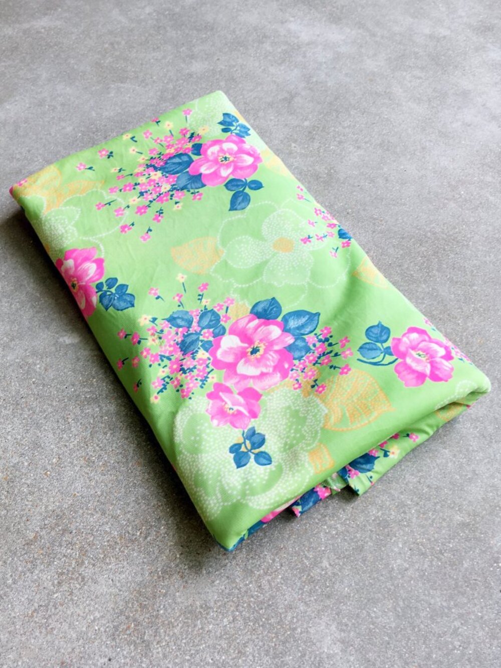 Vintage Vibrant Floral Polyester Stretch Fabric - 4 Yards